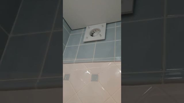 работа вытяжки в ванной от датчика движения! смотреть онлайн