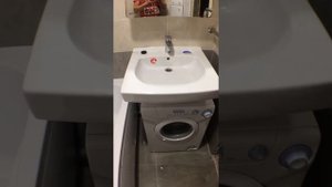 Раковина над стиральной машиной! Хорошее решение в маленькой ванной комнате
