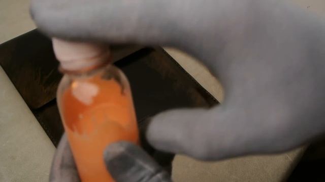 Эффект патинирования на изделиях из кожи.