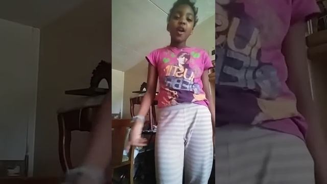 janiyah dances to big fun / heather look whos with her