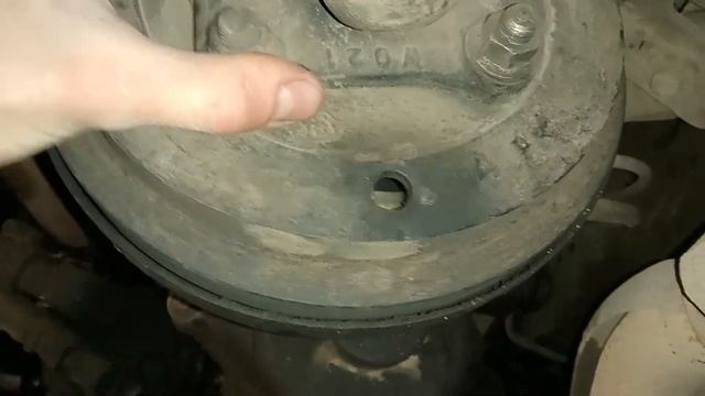 Как подтянуть ручник(колодки барабана) на Мазде Титан. смотреть онлайн