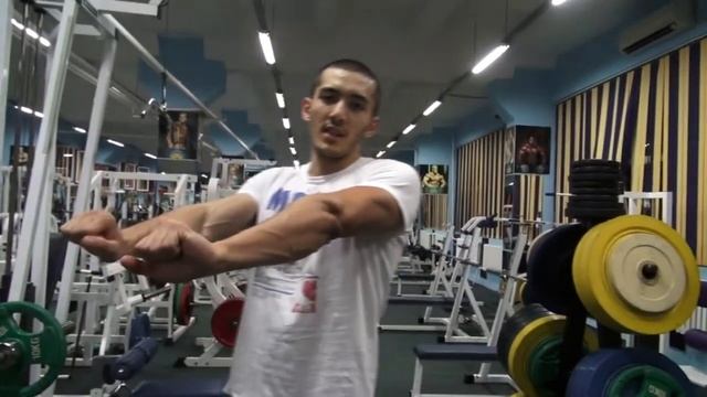 Как качать руки? Как качать трицепс. Жим лежа - базовое упражнение. Тренировка трицепса 1 часть смотреть онлайн