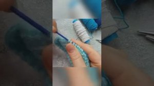 Вставляем спандекс в край изделия