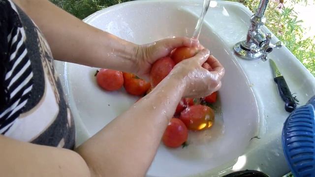 31.ЗА БЕСЕДОЙ И ДЕЛО СПОРИТСЯ!!! РУТИННАЯ РАБОТА! ПЕРВЫЕ ЭТАПЫ ПОДГОТОВКИ ОВОЩЕЙ ДЛЯ КОНСЕРВАЦИИ!! смотреть онлайн