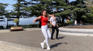 Девушки Танцуют Супер В Парке Тбилиси Топ Мощная Песня Cкажи Хоть Слово Скажи Лезгинка 2023 ALISHKA