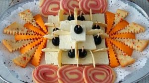 Праздничная нарезка из колбасы, сыра, мяса