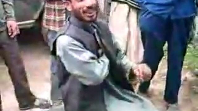 СОЗДАЁТ МУЗЫКУ СВОЕЙ ПОДМЫШКОЙ! смотреть онлайн