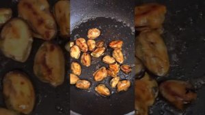 Брускетта с мидиями и вялеными томатами