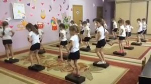 Утренняя зарядка на степ платформах детский сад 9 " Родник"