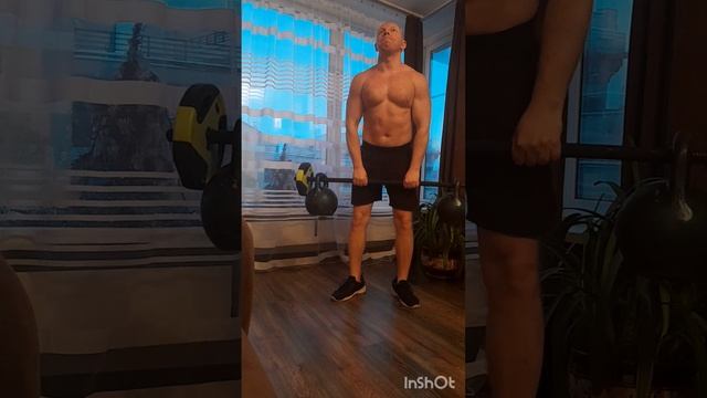 Квартирный атлетизм !!! Жми в потолок , тяни от пола !!! ???