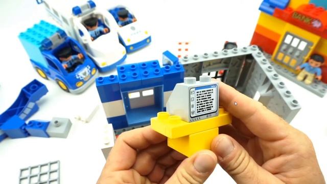 Полицейский автомобиль Трактор Экскаватор Строительство Блоки игрушки Мультик для детей про машинки смотреть онлайн