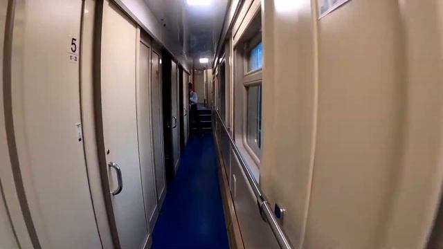 Внутри двухэтажного поезда Симферополь - Москва