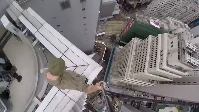 Тест гироскутера на небоскребе Гонконга! Oleg Cricket смотреть онлайн