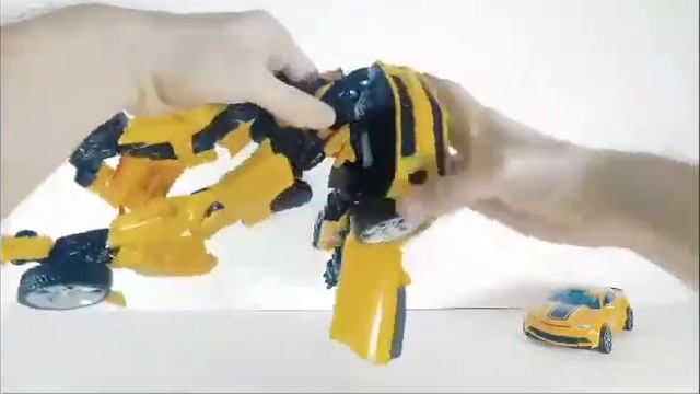 НОВЫЙ, Bumblebee - робот трансформер
