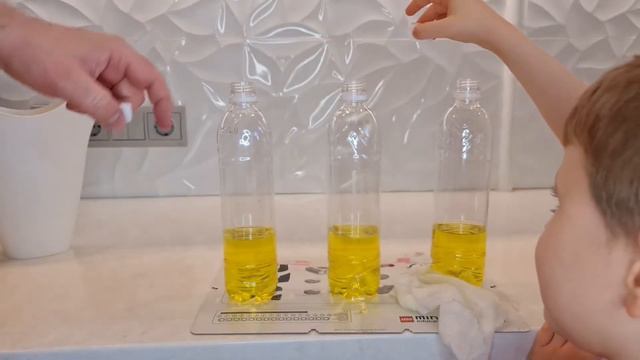 Опыт Сообщающиеся сосуды смотреть онлайн