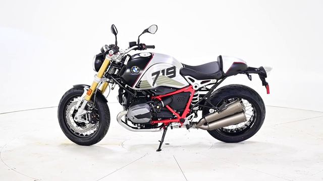 2022 BMW R nineT 719 Night Black Matte/Aluminum Matte смотреть онлайн