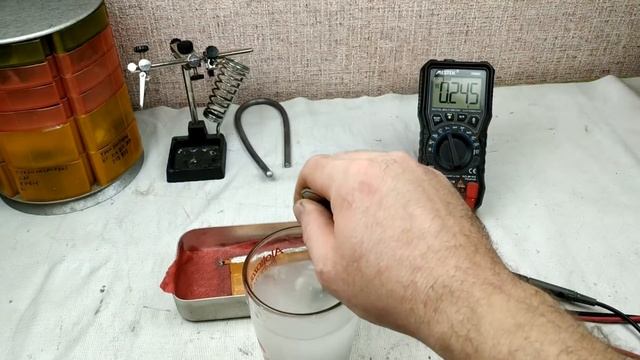 Электричество из стакана воды!  Бесплатное электричество. Самодельная батарейка.