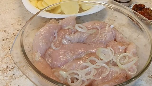 КУРИНАЯ ГРУДКА В ДУХОВКЕ С КАРТОШКОЙ И СЫРОМ ???#куринаягрудка #грудкаскартошкой #едавдуховке