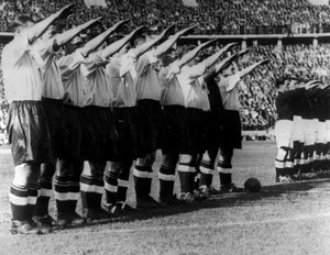 Футбольный матч Англия — Германия в Берлине 1938 года.