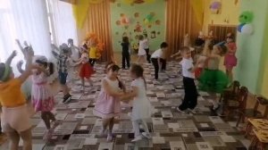 Парный танец на осеннем утреннике в детском саду. Праздник Осени-2021. Подготовительная группа.