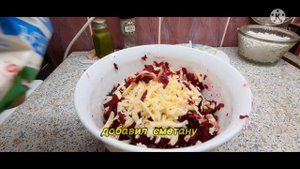 САЛАТ ИЗ СВЕКЛЫ С  ЧЕСНОКОМ  И СЫРОМ  вкусно  полезно   делаю  раз в неделю  .
