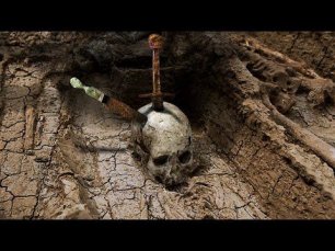 Археологи нашли и раскопали кинжалы, которые делали из людей