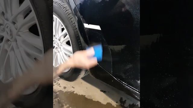 Снимаем старую поврежденную бронепленку и наносим новую. смотреть онлайн