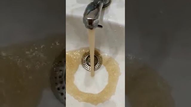 Грязная вода вновь течет из кранов в микрорайоне "Улан" смотреть онлайн
