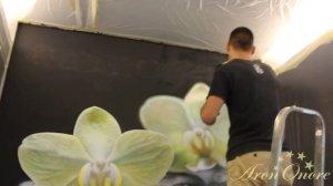 Роспись стен реализм «Цветы на камне", художник Арон Оноре.