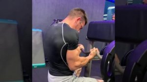 Андрей Качалин. Подъём штанги на бицепс сидя со стоек