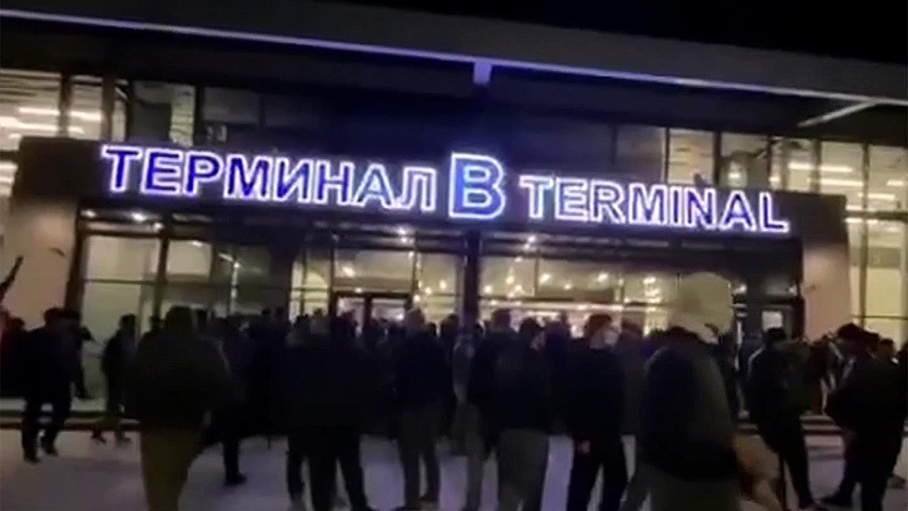 Работа аэропорта в Махачкале восстановлена, правоохранители выясняют личности провокаторов