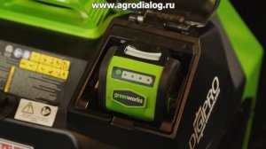 Аккумуляторный снегоуборщик Greenworks GD40SB – установка аккумуляторной батареи