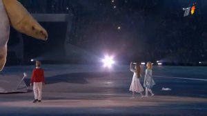 Олимпийский мишка плачет после погашения огня сочинской олимпиады 2014