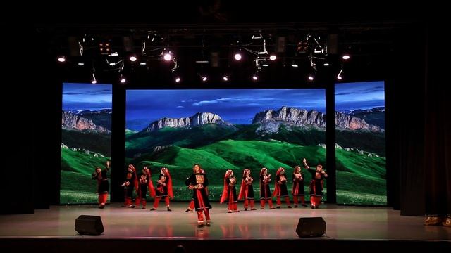 Образцовый ансамбль танца  "Потешки"-   Дагестанский танец-"Акушинские девушки"   2022г. 05.28