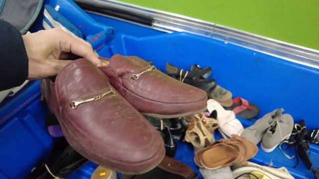 Поиск ценных вещей в секонд хенде Гудвил. Что сдают американцы в секонд-хенд. США смотреть онлайн