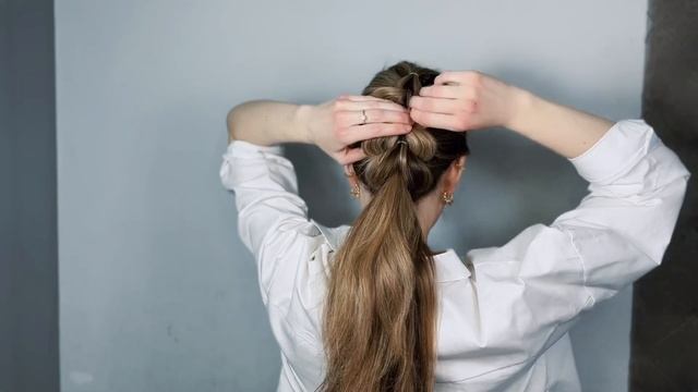 Voluminous braid is the perfect hairstyle! Holds up very well! Коса на резинках держится весь день! смотреть онлайн