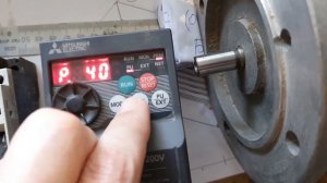 Реверсирование преобразователя частоты серии FR-D700 в режиме местного управления PU