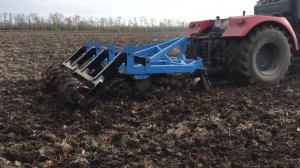 ПЧГ (плуг чизель глубокорыхлитель) - 4,2 м.  Кировец К - 744 (350 л. с.) Рыхление пахоты - 50 см.