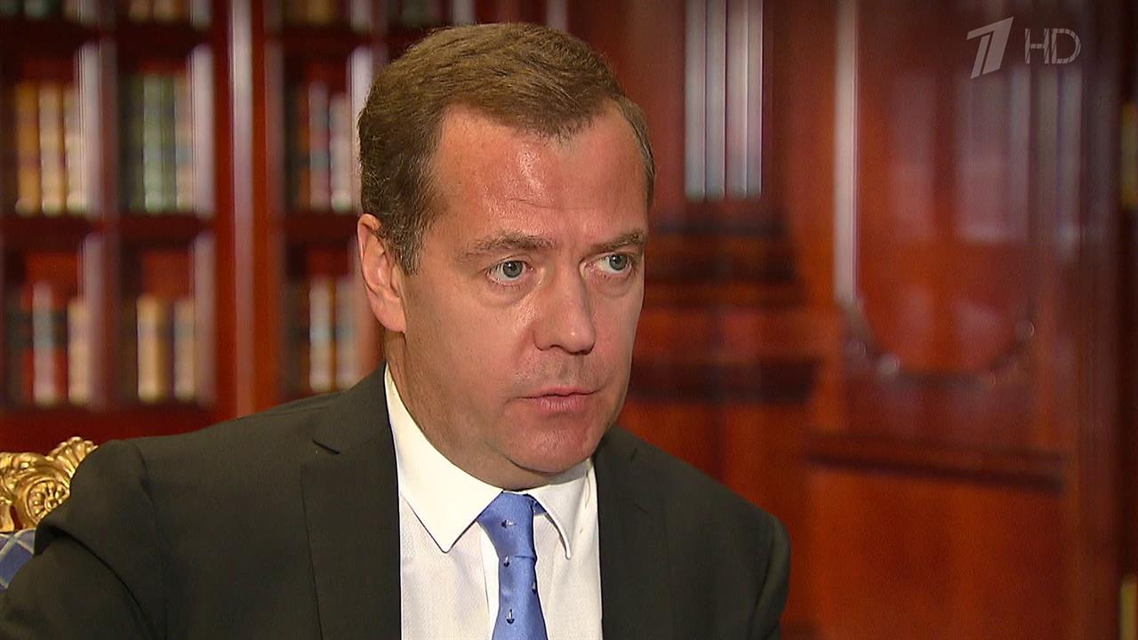 О внедрении цифровых технологий говорил Дмитрий Ме...ев с главой "ФСК Единой энергетической системы"