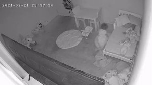 Домовой затащил ребёнка под кровать.