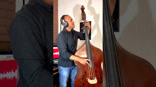 UPRIGHT BASS RIFF 7