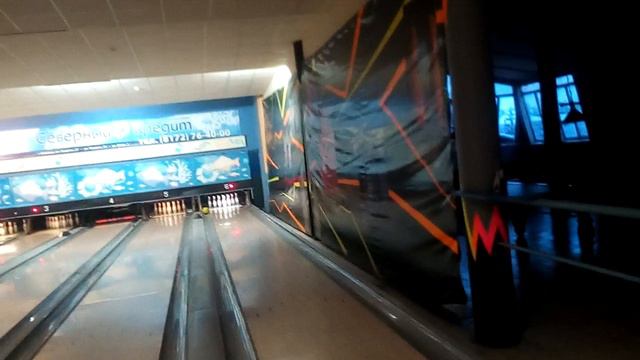 Идём играть в боулинг и есть пиццу . смотреть онлайн