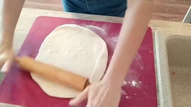 Очень вкусный пирог на бездрожжевом тесте со свежей капустой.///