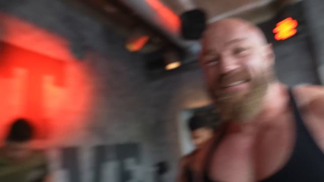 16 jähriger Vadim vs 20 jähriger Lars Ludwig im Strict Curl Battle! смотреть онлайн