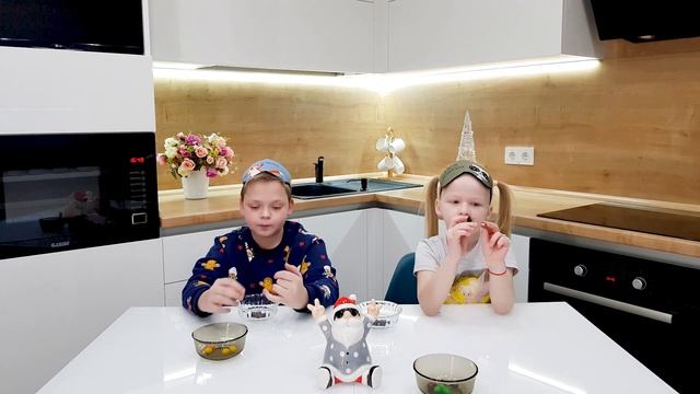 ? ДОРОГО VS ДЕШЕВО ? Пробуем с закрытыми глазами чипсы pringles, какао nesquik, шоколад nutella смотреть онлайн