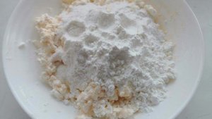 Сырники с изюмом на кукурузном крахмале