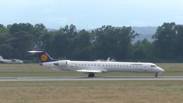 Lufthansa Cityline CRJ-900 landing at Graz Airport | D-ACKK смотреть онлайн