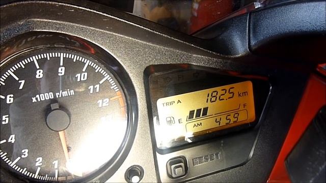 Reading Fuel Injection Error codes on a VFR800 смотреть онлайн