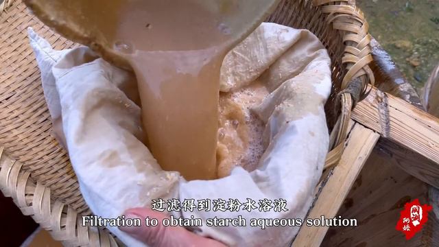 地里挖出许多大地瓜，阿嬷用两个大木桶，收获一层厚厚洁白地瓜粉丨sweet Potato Powder【闽湖阿嬤FujianGrandma】