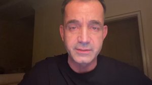 «Они стреляли по донецким.
Они стреляли по луганским.
По сношенным пинеткам детским.
По каблукам и с